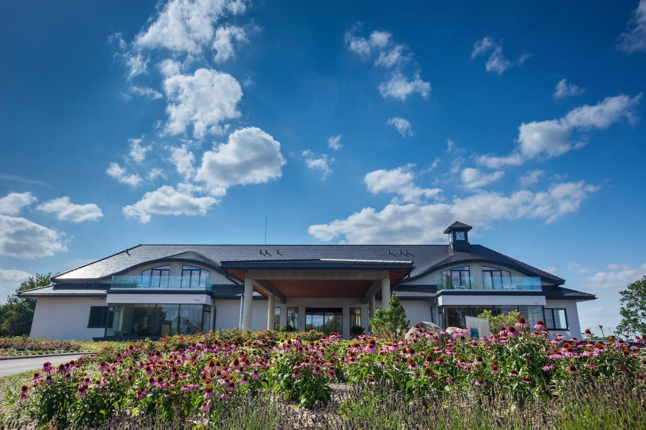 Modry Las Golf Resort ホシュチュノ エクステリア 写真