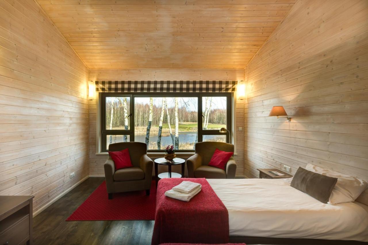 Modry Las Golf Resort ホシュチュノ エクステリア 写真